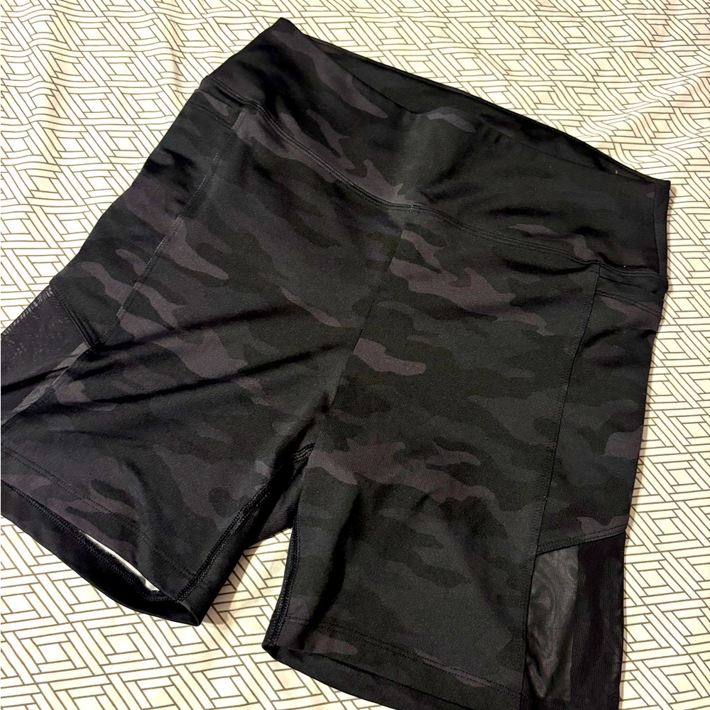Activewear bike shorts// M